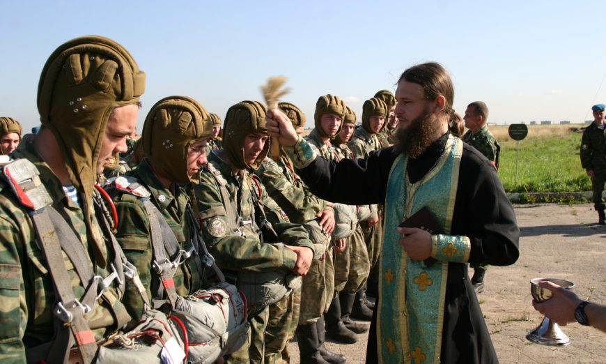Минобороны и РПЦ вернут в армию военных священников