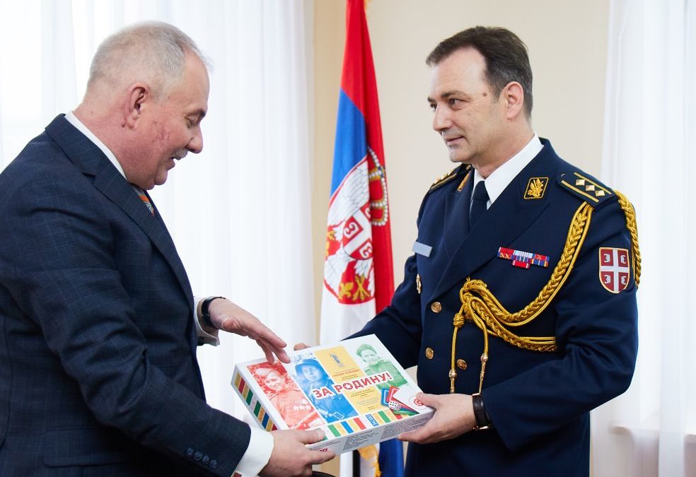 Вручение игры «За Родину!» атташе по вопросам обороны Республики Сербия в России