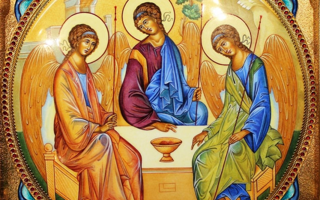 Православные христиане празднуют день Святой Троицы