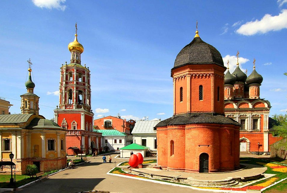 Высоко-Петровский монастырь организует экспедиции для студенческой молодежи с целью изучения памятников русской мемориальной культуры