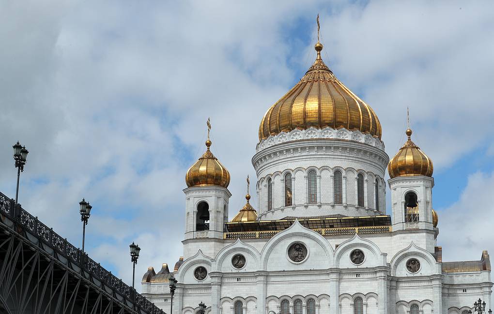 Православные христиане отмечают праздник Воздвижения Креста Господня