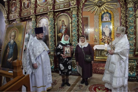 Внучка Михаила Водопьянова подарила липецкому храму икону «Держава»